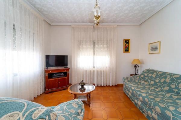 Casa independiente en avenida Villena