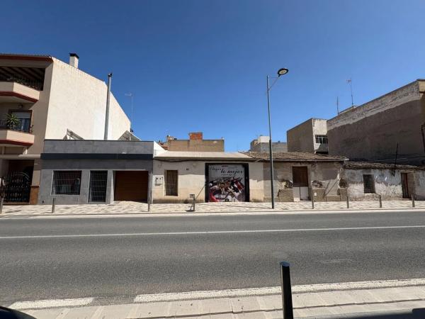 Chalet adosado en avenida del Pais Valenciano