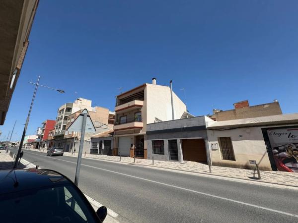 Chalet adosado en avenida del Pais Valenciano