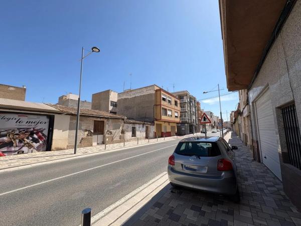 Chalet adosado en avenida del Pais Valenciano