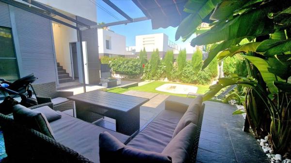 Casa independiente en calle Catral