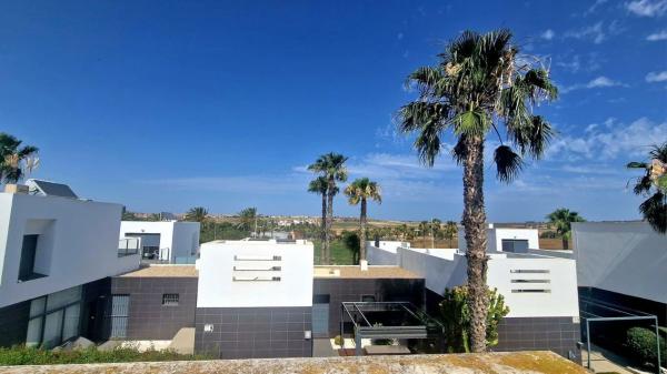 Casa independiente en calle Catral