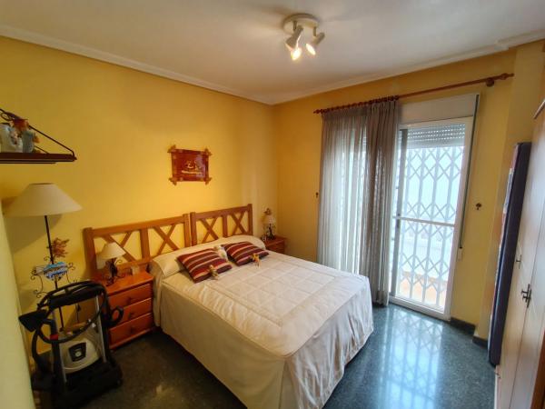 Chalet adosado en calle Miguel Hernández