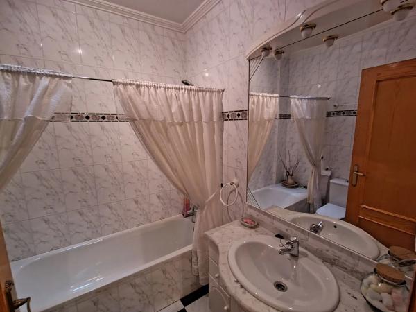 Chalet adosado en calle Miguel Hernández