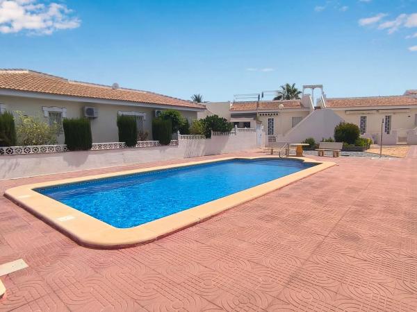 Chalet adosado en calle Farah Diva s/n