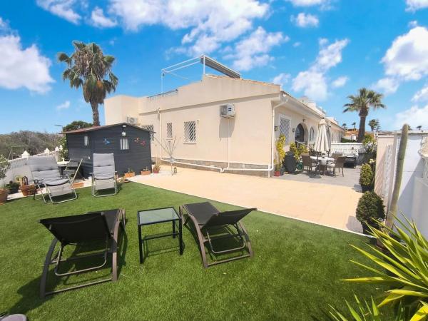 Chalet adosado en calle Farah Diva s/n