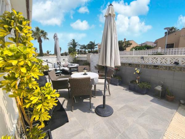 Chalet adosado en calle Farah Diva s/n