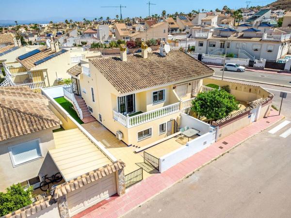 Chalet pareado en calle Sierra de Alcaraz