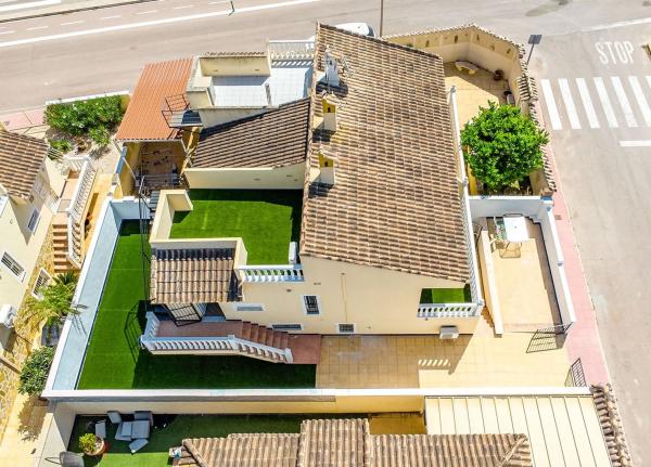 Chalet pareado en calle Sierra de Alcaraz