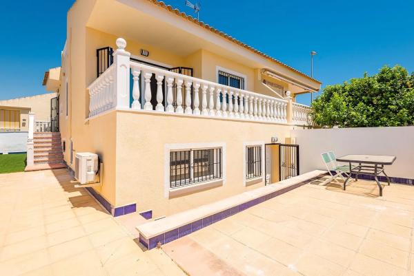 Chalet pareado en calle Sierra de Alcaraz