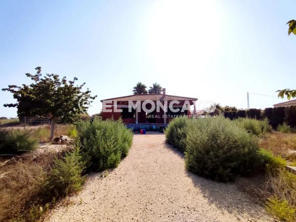 Casa independiente en camino de Caturla