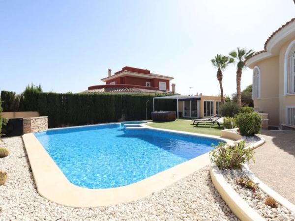 Casa independiente en calle León, 6 -30