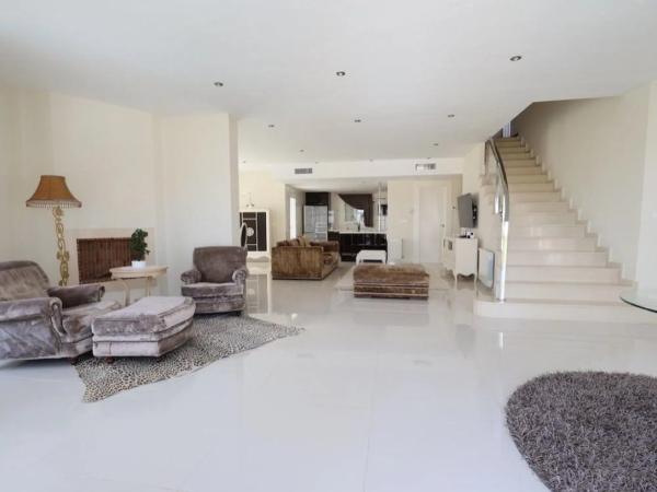 Casa independiente en calle León, 6 -30