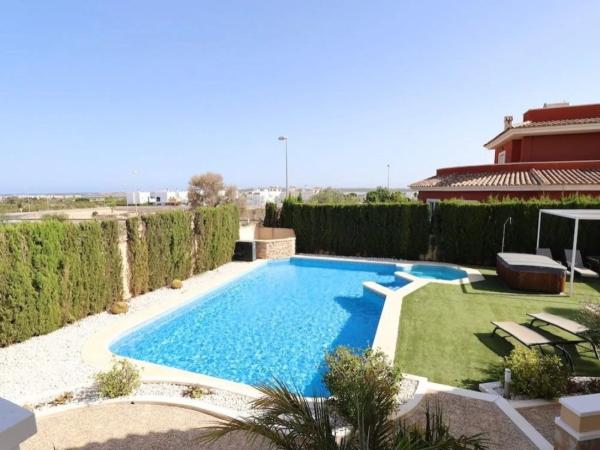 Casa independiente en calle León, 6 -30