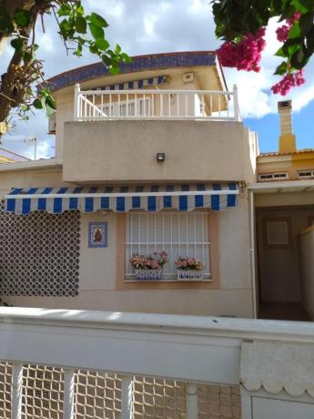 Chalet adosado en calle Argentina