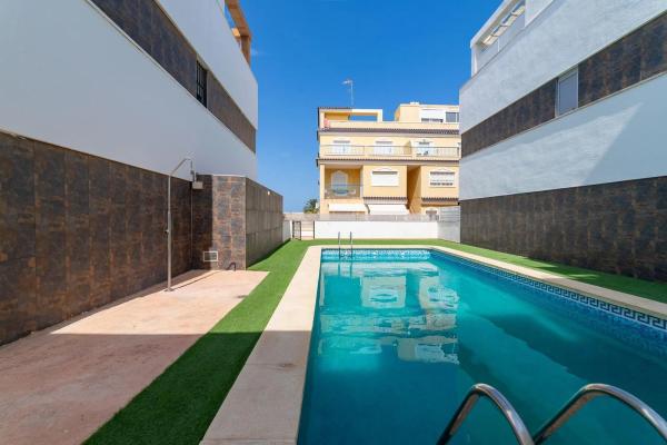 Casa independiente en calle Corts Valencianes