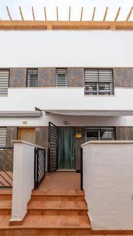 Casa independiente en calle Corts Valencianes