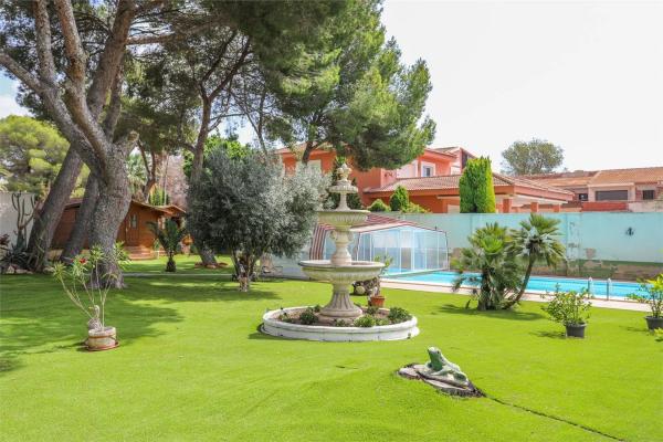 Casa independiente en calle Pablo Neruda