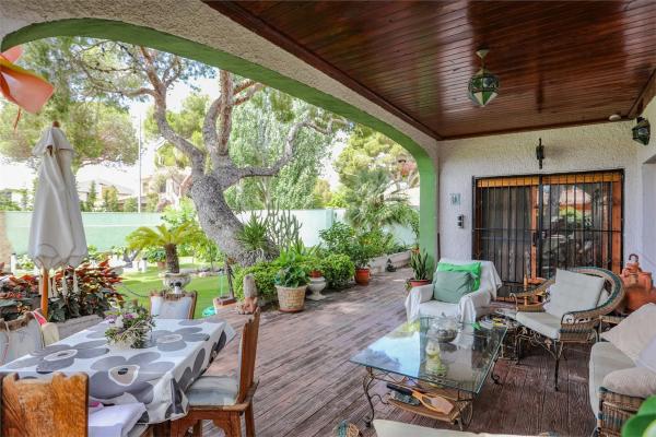 Casa independiente en calle Pablo Neruda