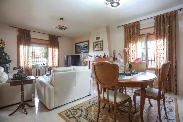 Casa independiente en calle Pablo Neruda