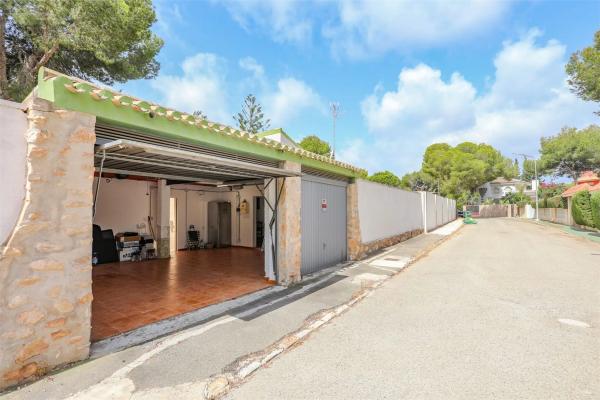 Casa independiente en calle Pablo Neruda