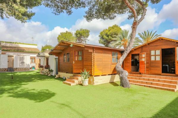 Casa independiente en calle Pablo Neruda