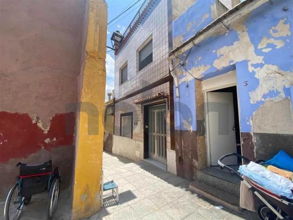 Chalet adosado en calle Velasco