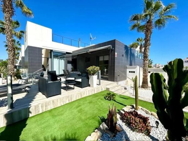 Chalet pareado en calle Paso de Calais