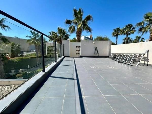 Chalet pareado en calle Paso de Calais