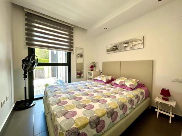 Chalet pareado en calle Paso de Calais