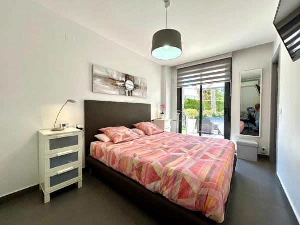 Chalet pareado en calle Paso de Calais