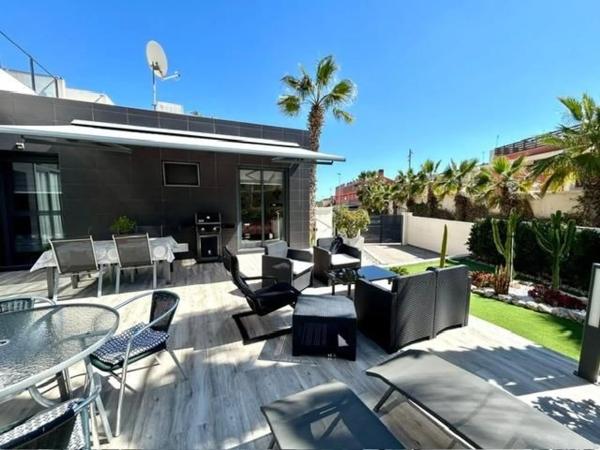 Chalet pareado en calle Paso de Calais