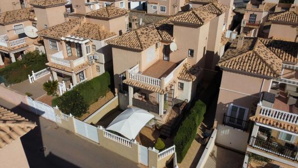 Chalet adosado en calle Rosa, 1