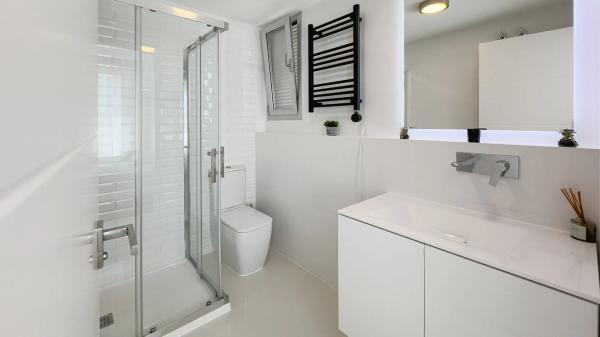 Casa independiente en calle Liverpool, 5