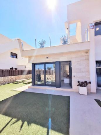 Chalet adosado en calle Veleta