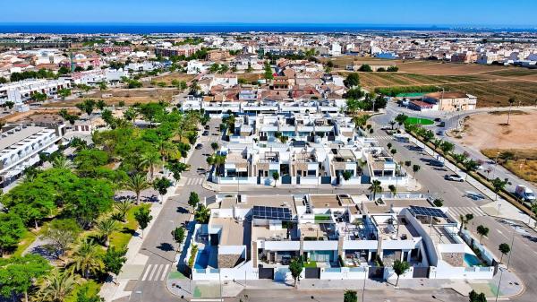 Casa independiente en calle Comunidad de Regantes s/n