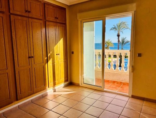 Chalet adosado en avenida de Francia