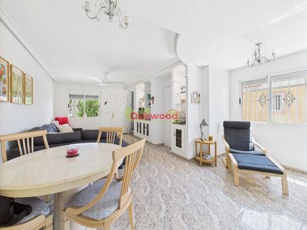 Chalet pareado en avenida de las Hierbas