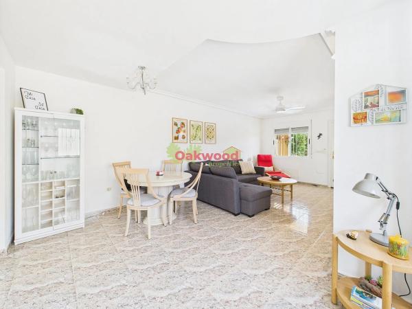 Chalet pareado en avenida de las Hierbas