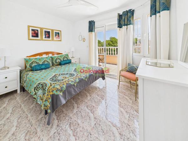 Chalet pareado en avenida de las Hierbas