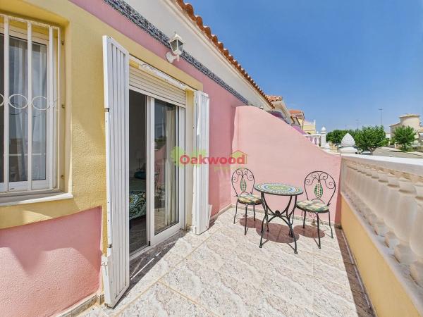 Chalet pareado en avenida de las Hierbas