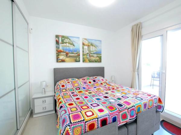 Casa independiente en calle Luis Buñuel