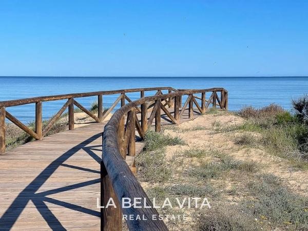 Casa independiente en Urbanizacion la Marina, 1