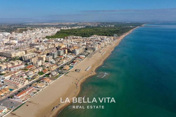 Casa independiente en Urbanizacion la Marina, 1