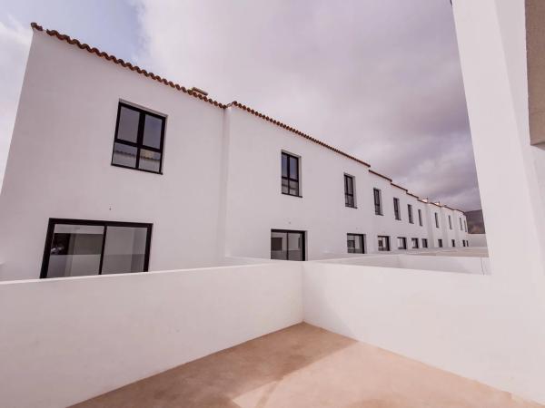 Chalet adosado en venta en calle La Orilla, 30