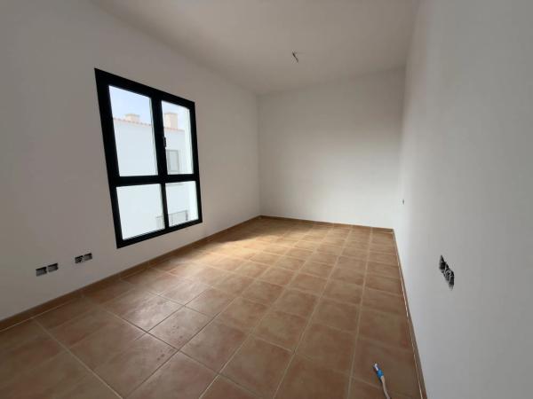 Chalet adosado en venta en calle La Orilla, 30
