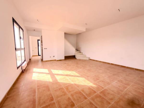 Chalet adosado en venta en calle La Orilla, 30