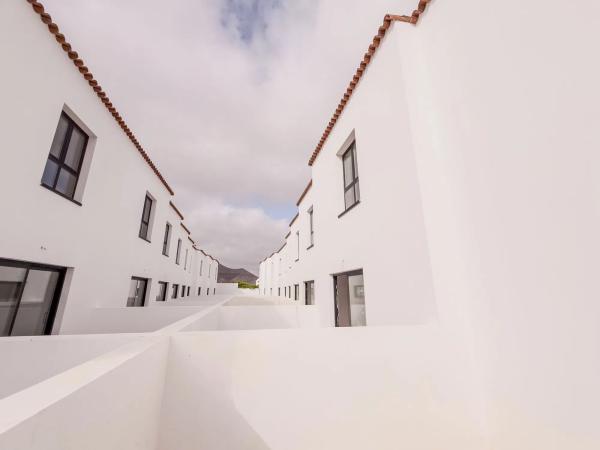 Chalet adosado en venta en calle La Orilla, 30