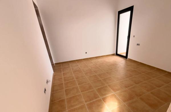 Chalet adosado en venta en calle La Orilla, 30