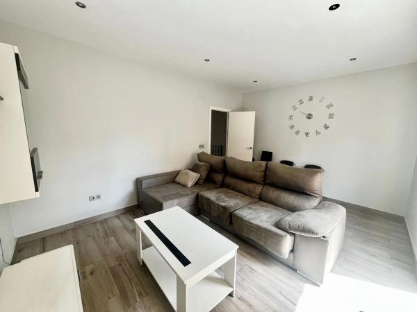 Chalet adosado en calle Larramendi